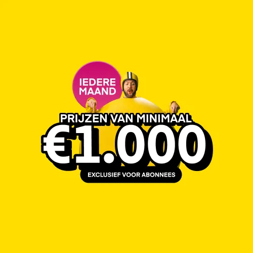 Een man in een gele outfit met een hoofddeksel, met de tekst 'Iedere maand prijzen van minimaal 1.000 euro exclusief voor abonnees' op een gele achtergrond.